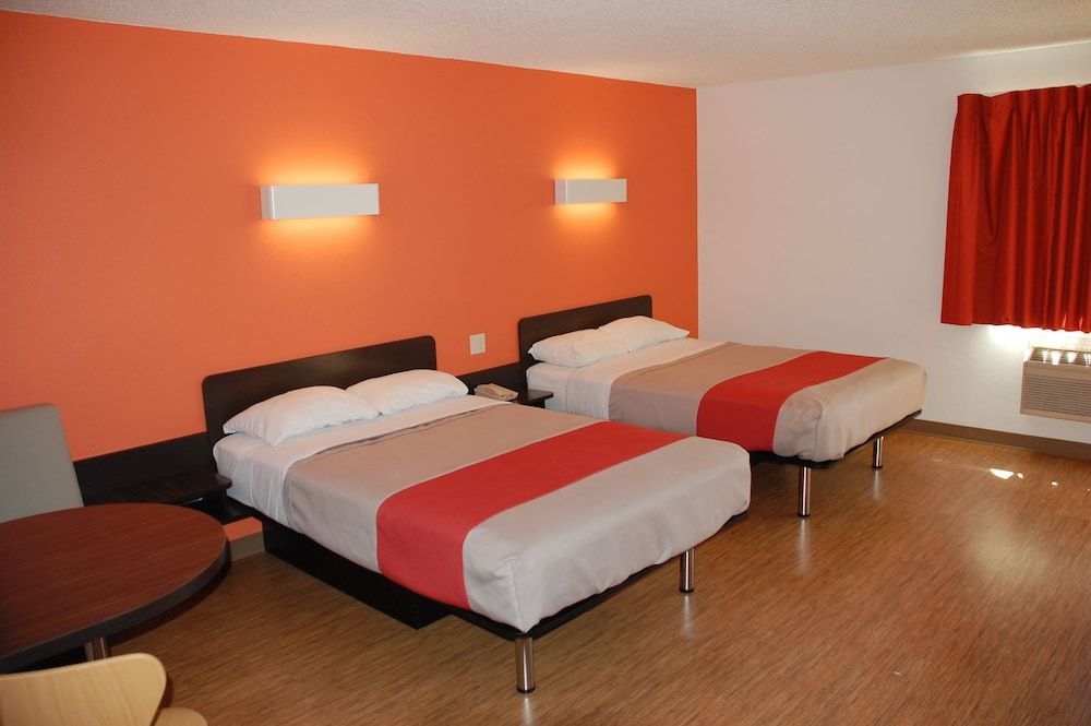 Motel 6 Merced, CA Standard Room, 2 Double Beds, Non Smoking 3