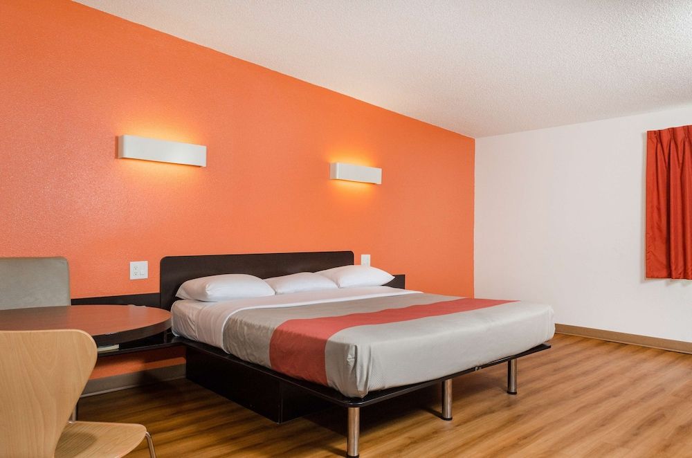 Motel 6 Merced, CA Standard Room, 1 Double Bed, Accessible, Non Smoking 3