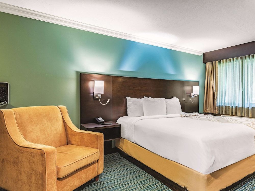 Superior Room, 1 King Bed, Non Smoking (Full Kitchen)