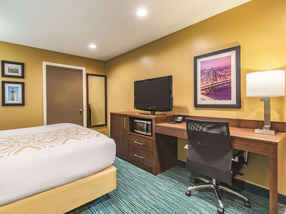 Room, 1 Queen Bed, Accessible, Non Smoking (Mobility/Hearing Impaired Accessible)