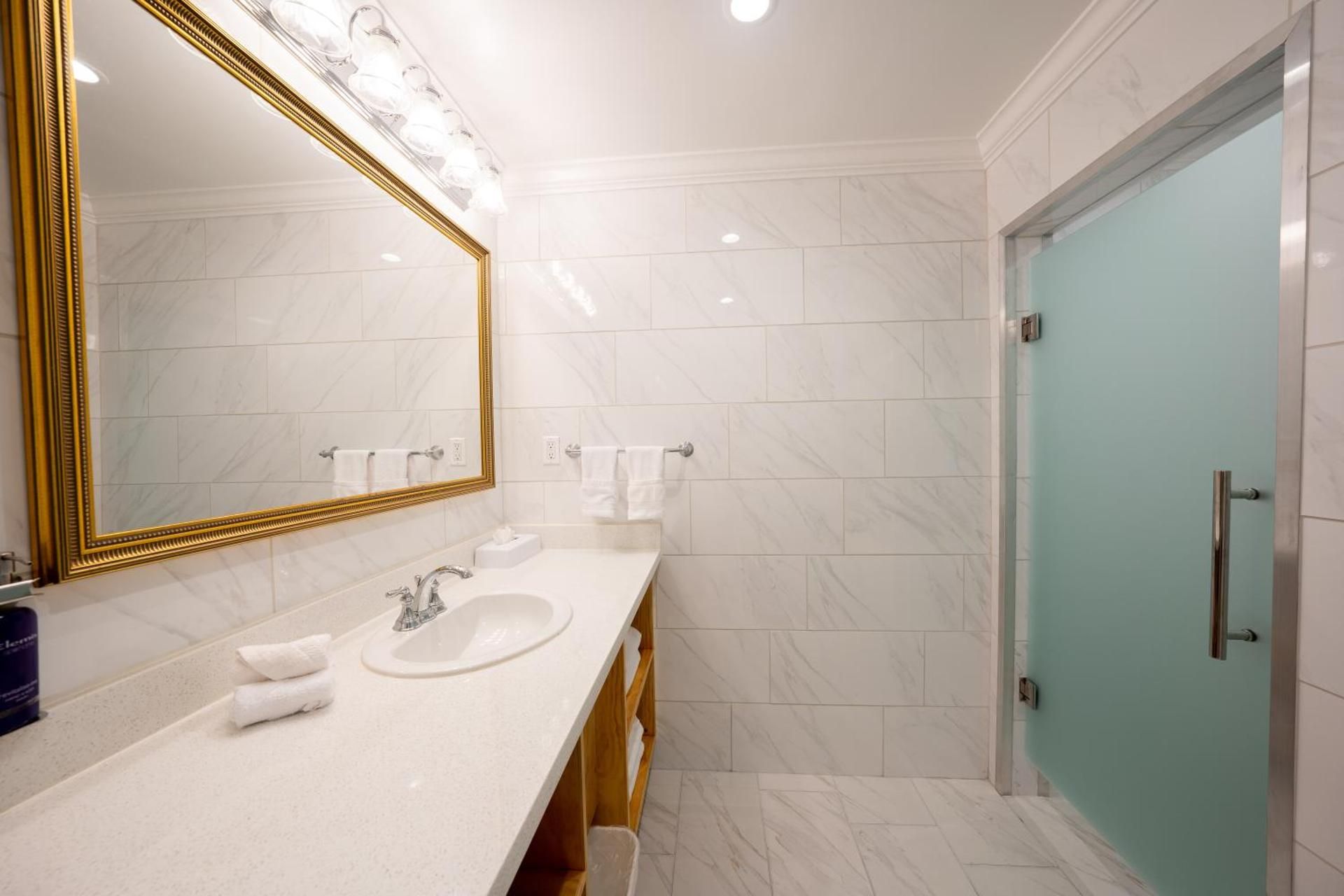 The Millwood - A Boutique Hotel Deluxe King Suite