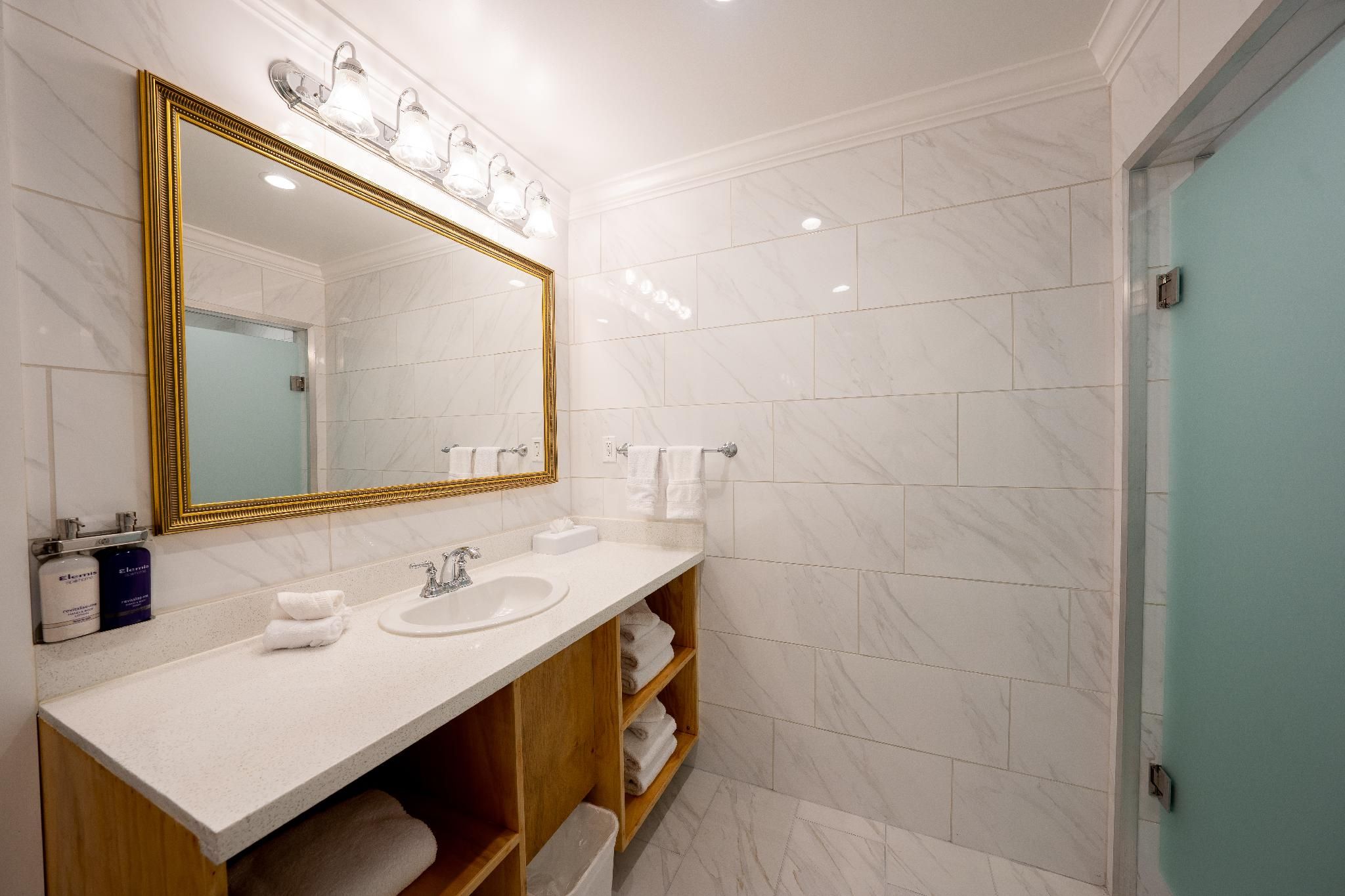 The Millwood - A Boutique Hotel Deluxe King Room 3