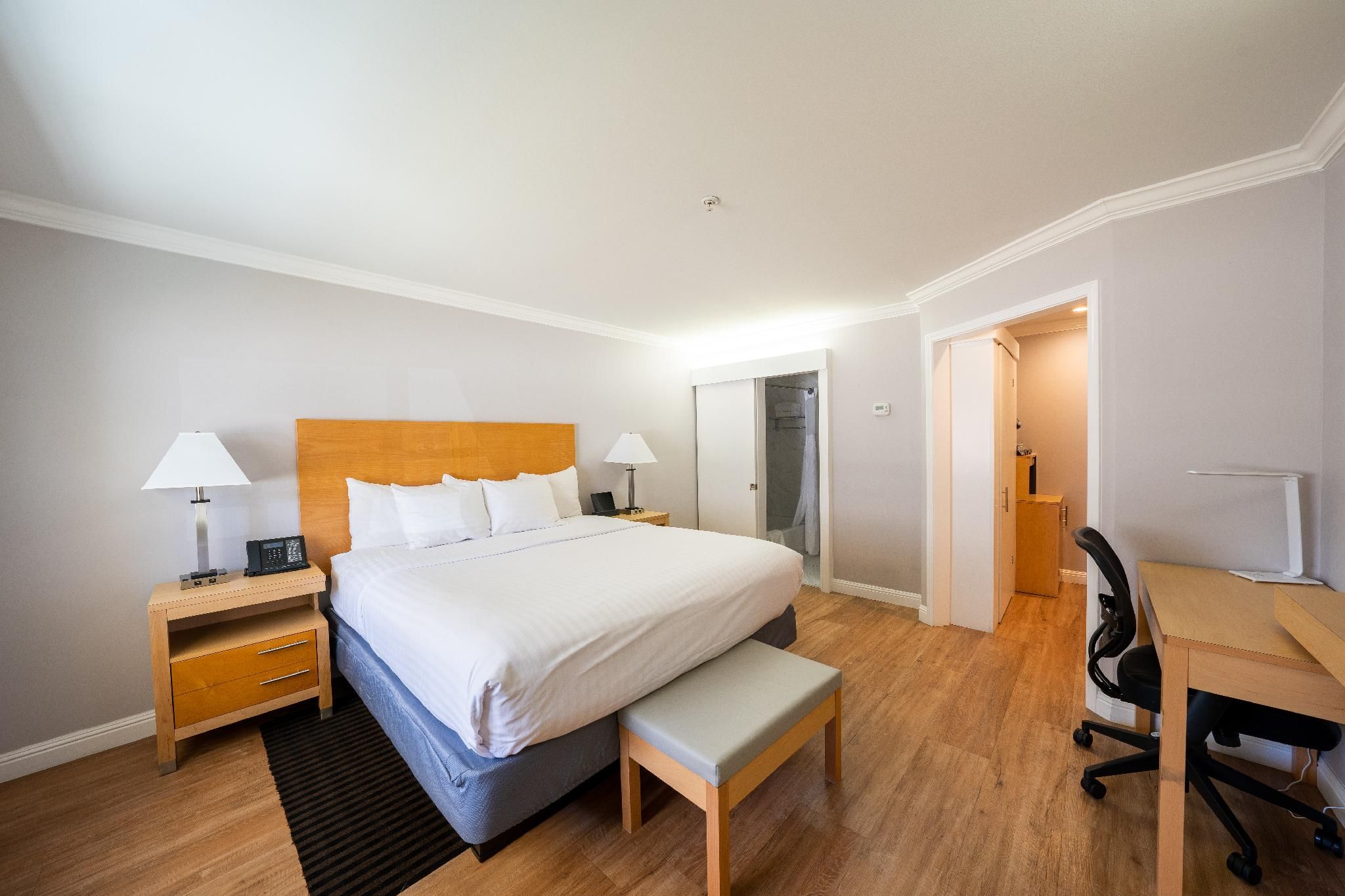 The Millwood - A Boutique Hotel Accessible King Bed