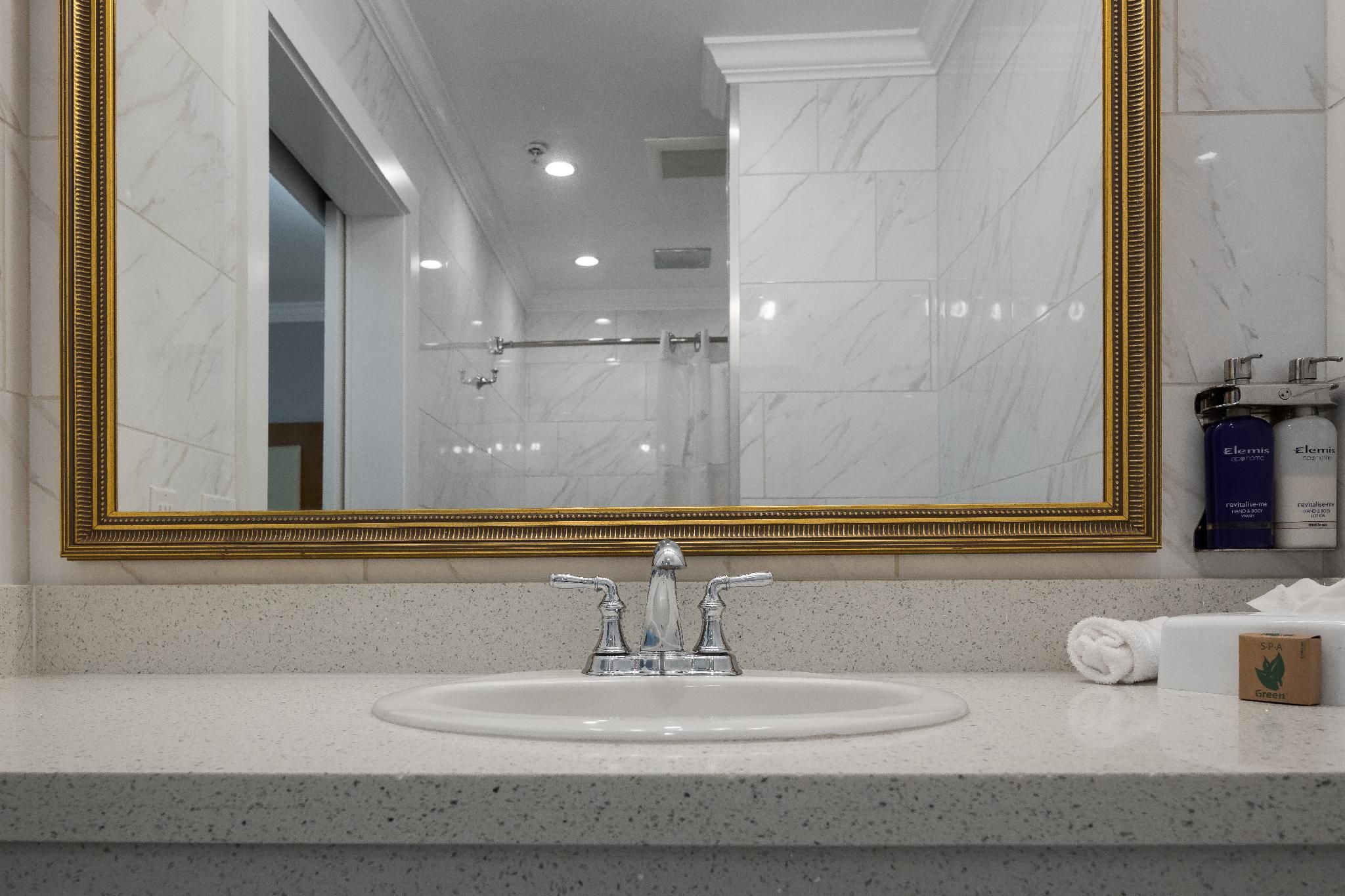 The Millwood - A Boutique Hotel Accessible King Bed 3