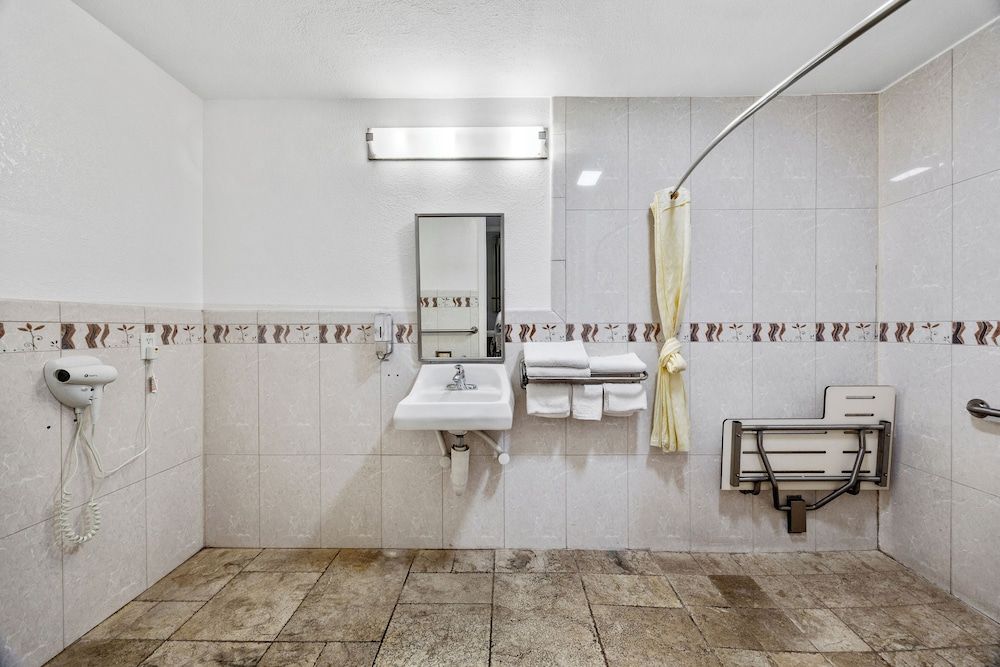 Americas Best Value Inn Milpitas Silicon Valley Standard Room, 1 Queen Bed, Accessible, Non Smoking 5