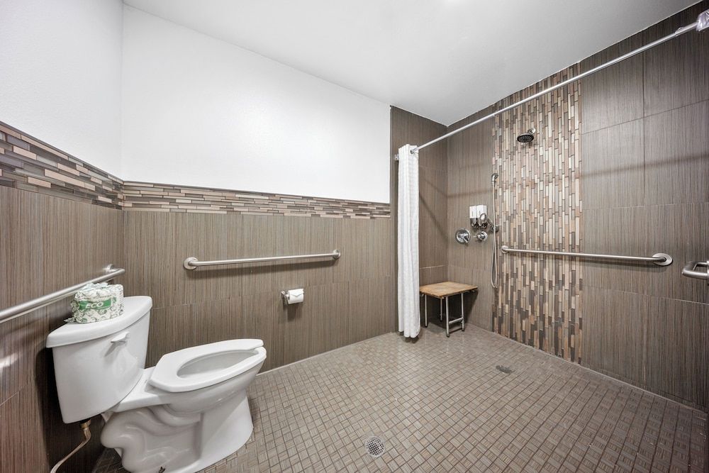 Americas Best Value Inn Milpitas Silicon Valley Standard Room, 2 Queen Beds, Accessible, Non Smoking 5