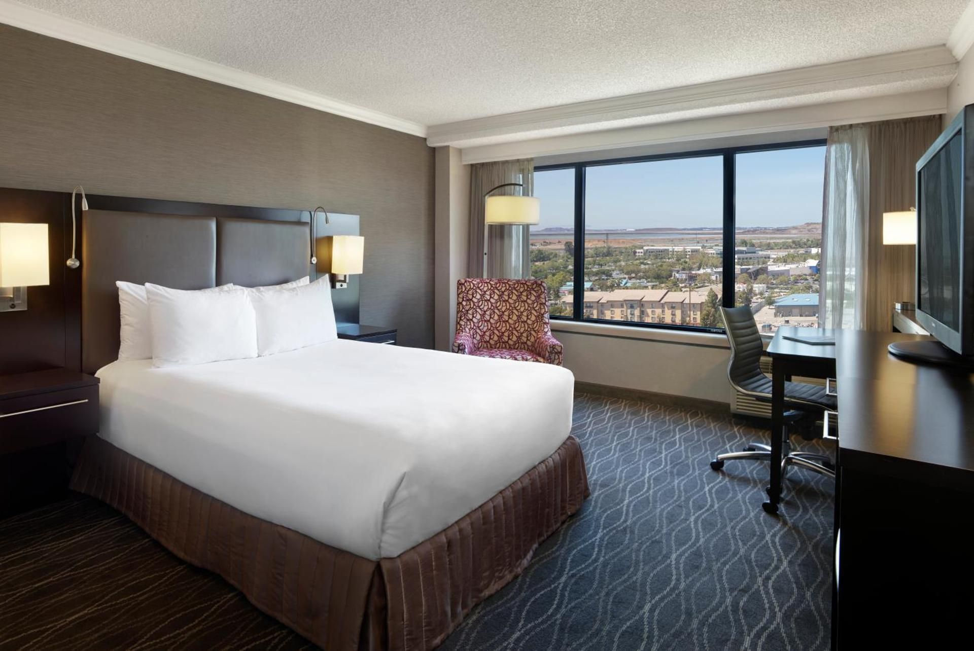 Executive Queen Room with Accessible Tub - Mobility/Hearing Accessible