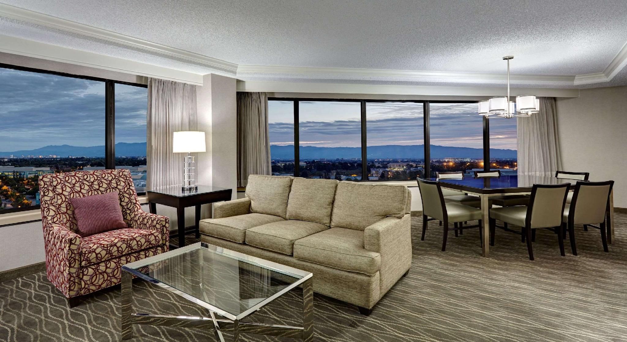 Mobility/Hearing Accessible One Bedroom Suite King Tub