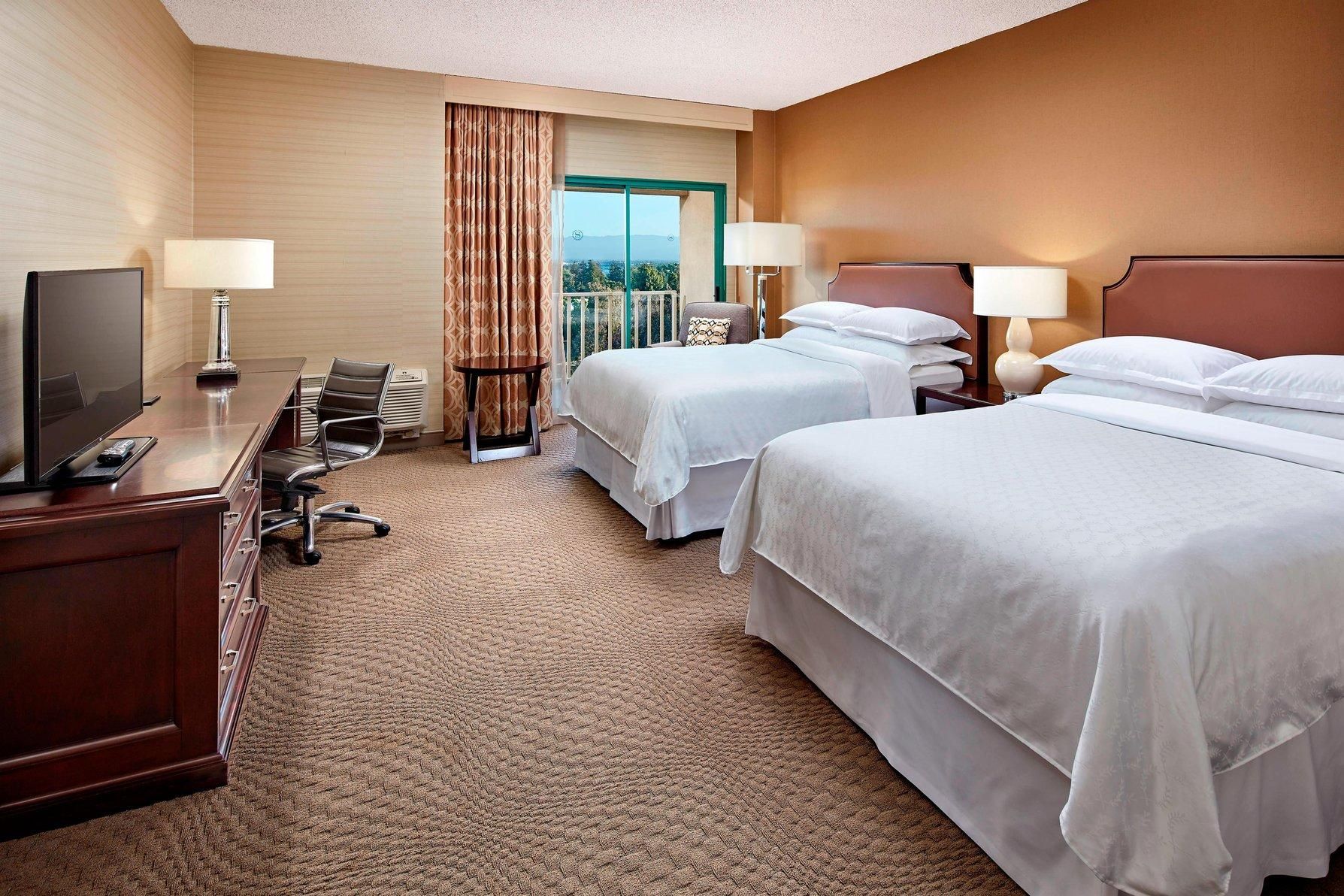 Club level, Guest room, 2 Queen, High floor, Balcony