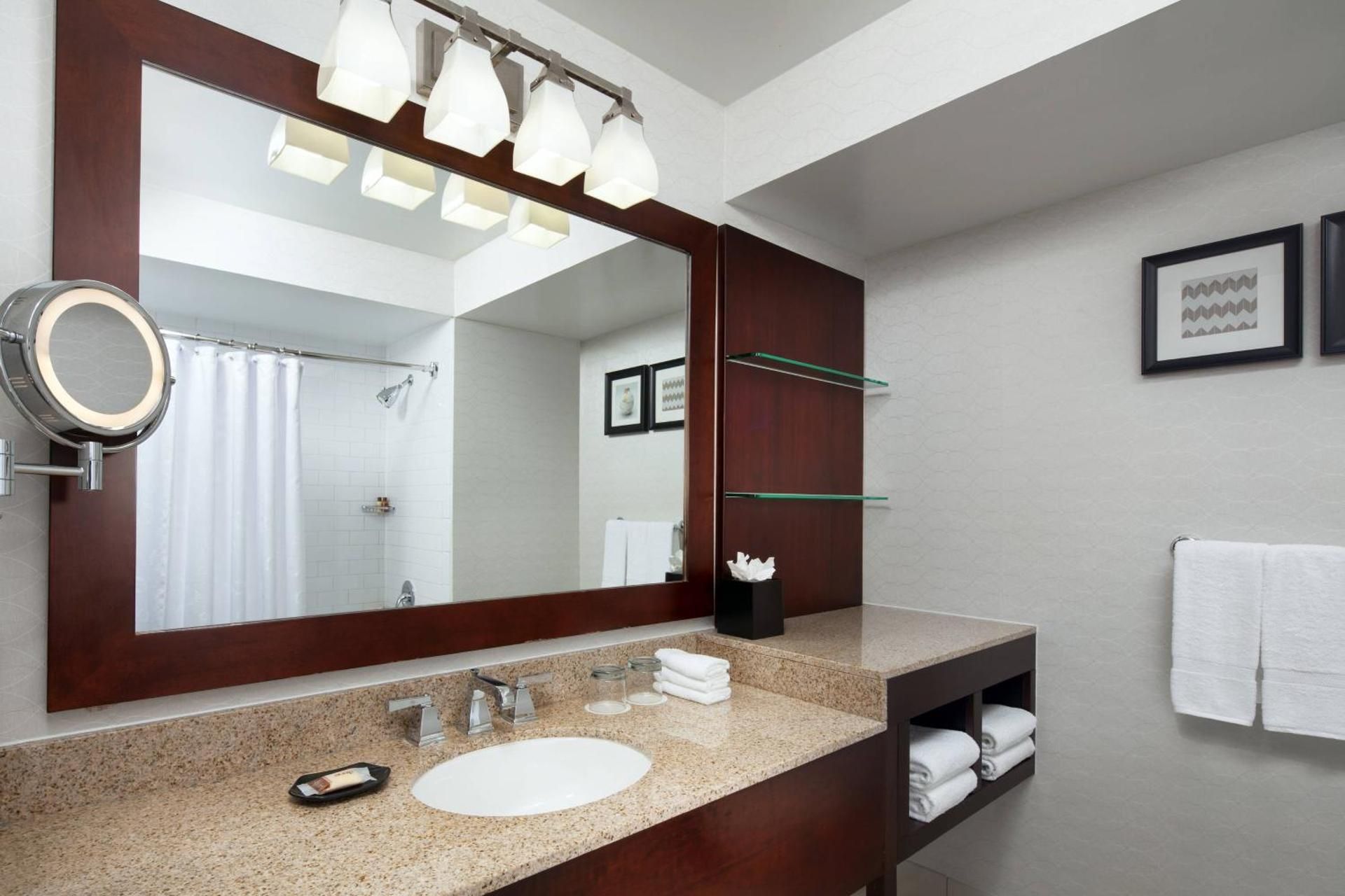 Club Level, 1 Bedroom 2 Room Suite, 2 Queen, Sofa Bed, Corner Room, High Floor, Balcony