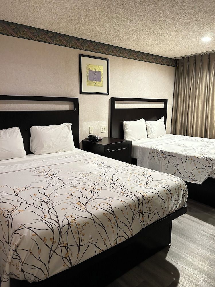 Valley Inn Standard Double Room, 2 Queen Beds, Non Smoking