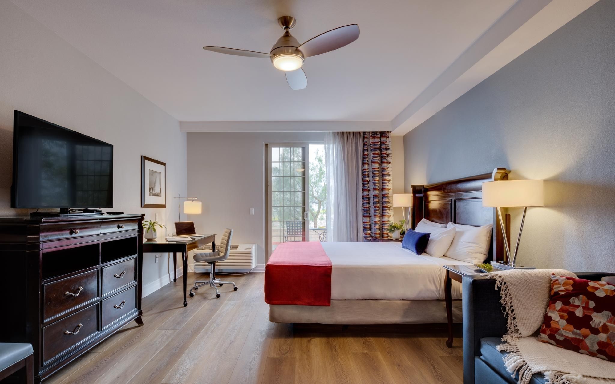 Deluxe King Room with Patio