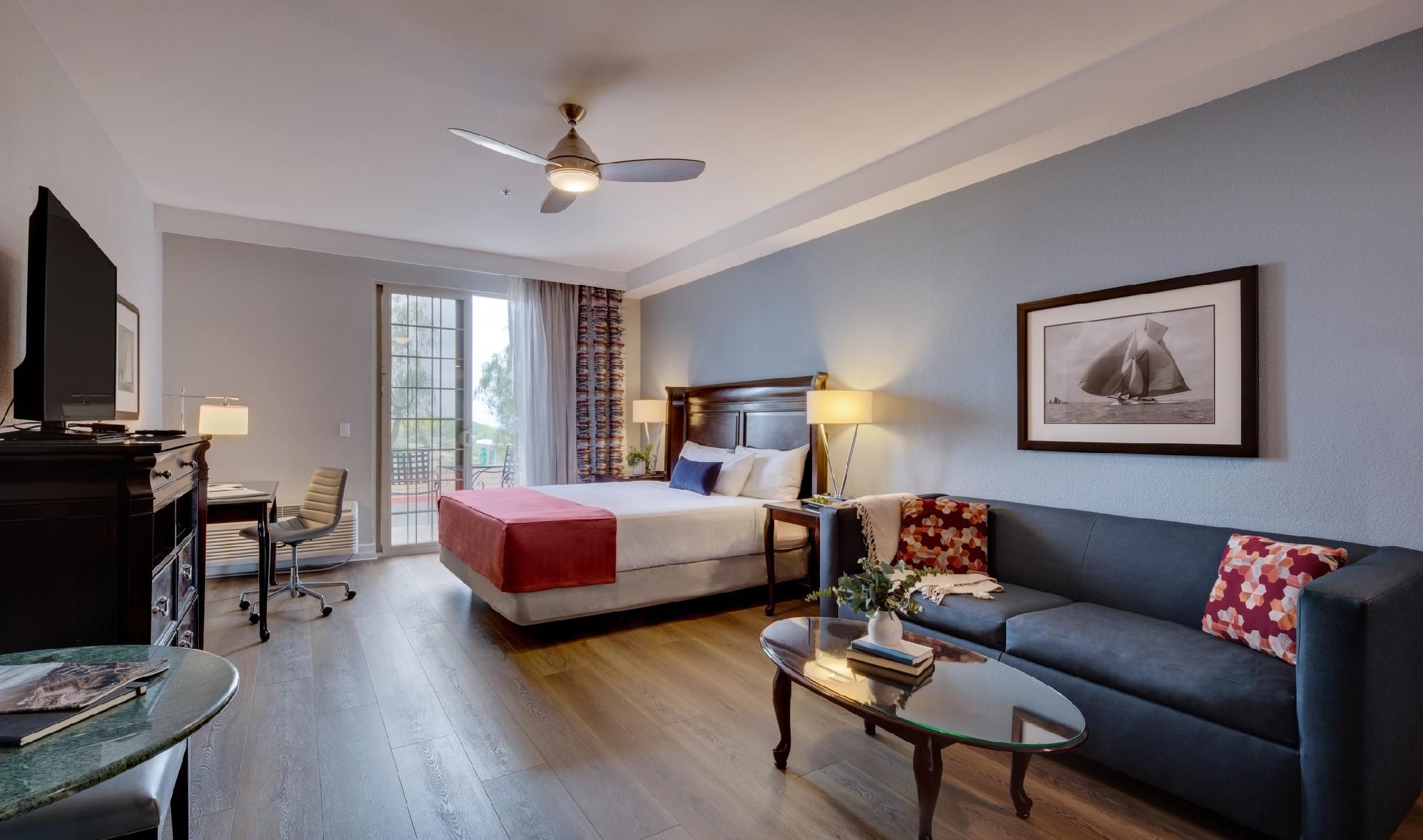 Deluxe King Room with Patio