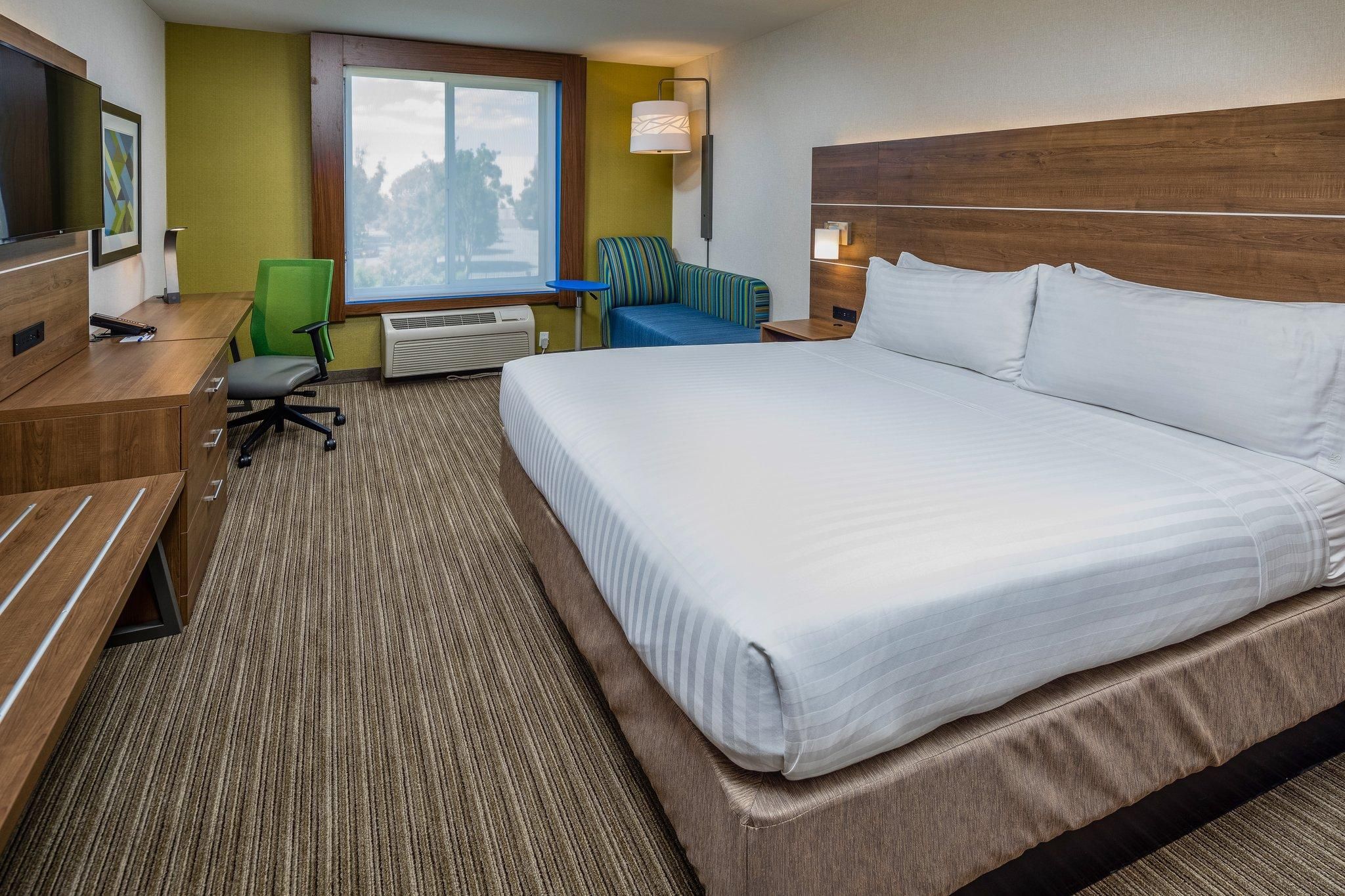 1 King Bed Executive Non-Smoking