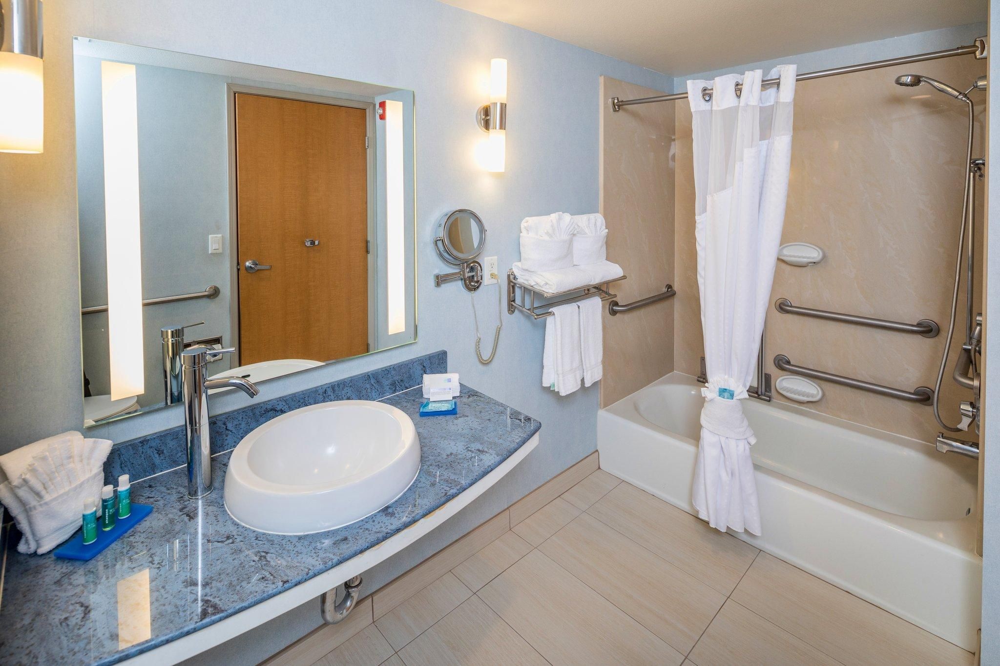 2 Queen Beds Standard Comm Access