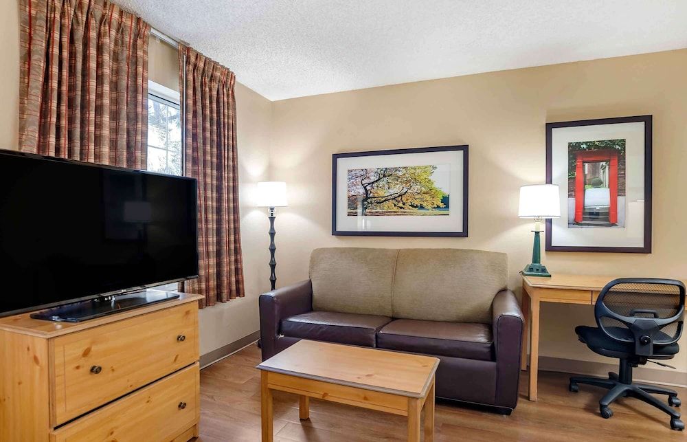 Deluxe Studio, 1 King Bed with Sofa bed, Non Smoking