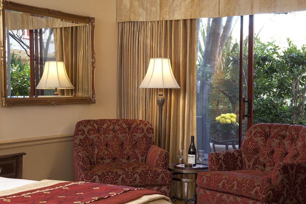 undefined Victorian Inn 7