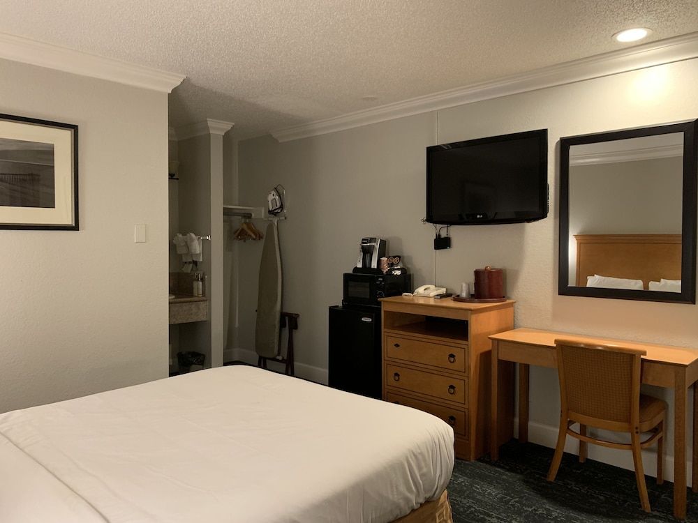 Stargazer Inn and Suites Room, 1 Queen Bed 2