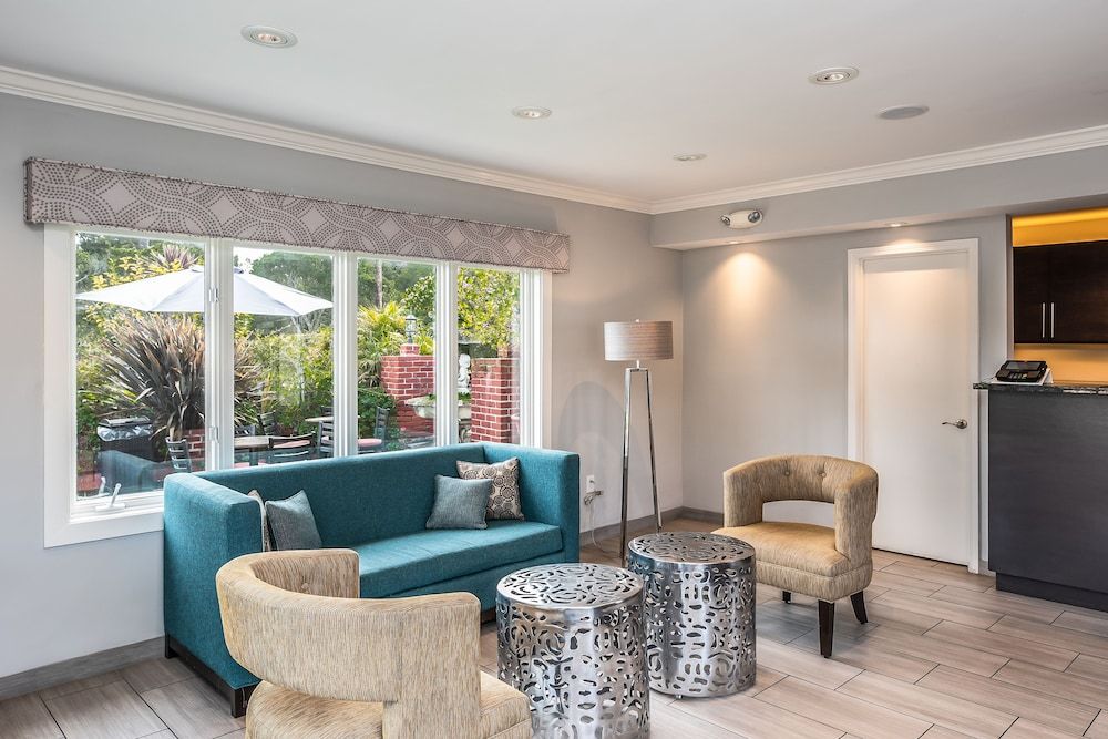 undefined The Inn at 1252