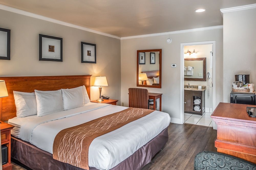 undefined The Inn at 1252 4