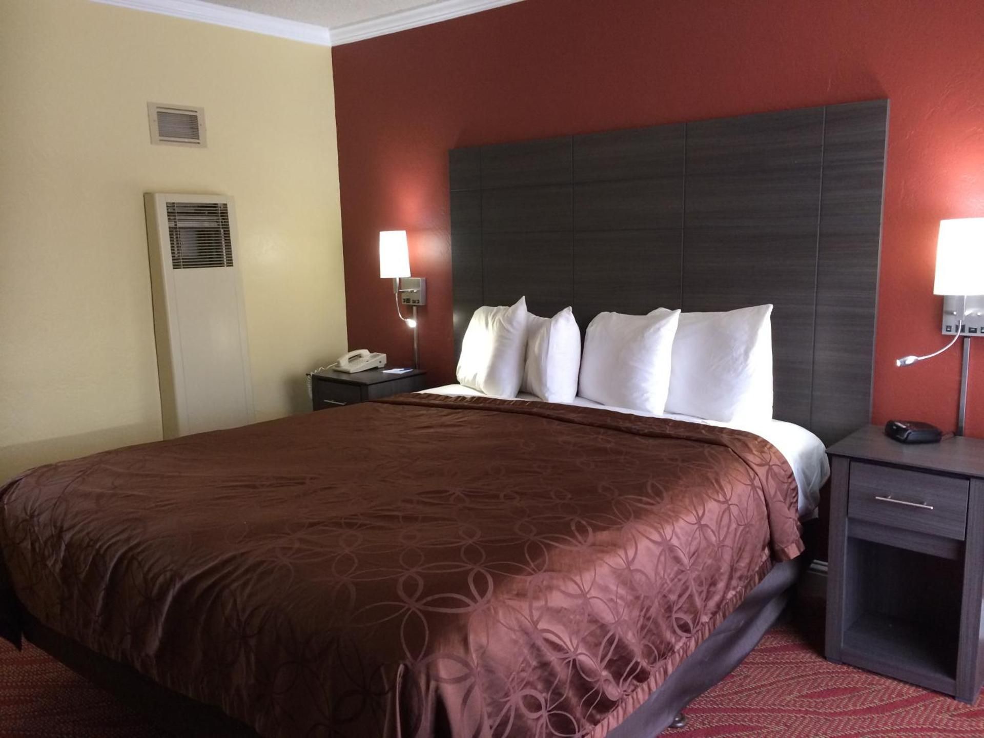 Americas Best Value Presidents Inn on Munras 1 King Bed Non-Smoking (No A/C)