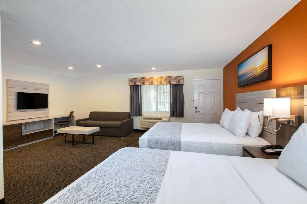 undefined Days Inn by Wyndham Monterey-Fisherman's Wharf Aquarium