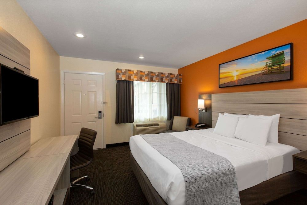undefined Days Inn by Wyndham Monterey-Fisherman's Wharf Aquarium 4
