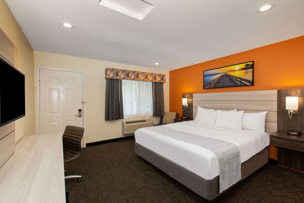 undefined Days Inn by Wyndham Monterey-Fisherman's Wharf Aquarium 9