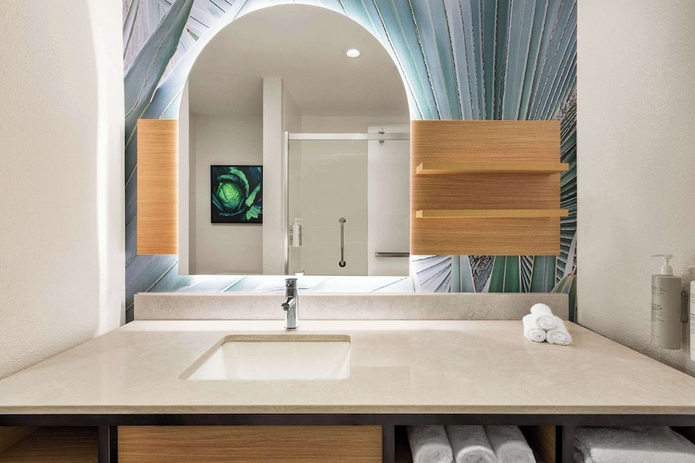 Suite, 1 King Bed, Patio