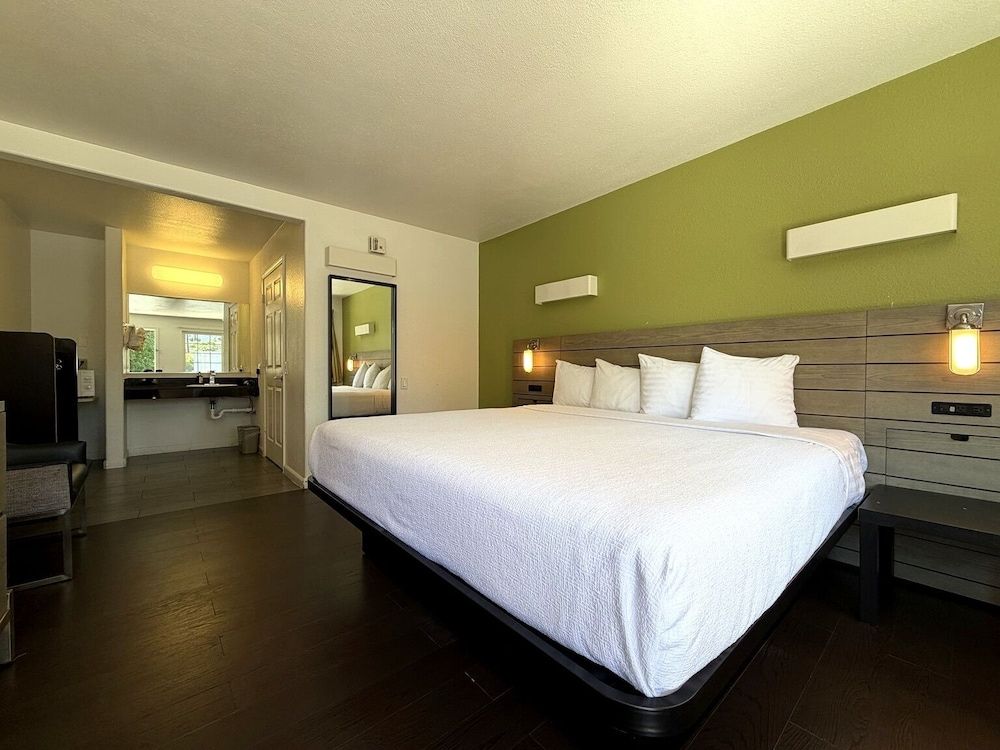 undefined Fisherman's Cove Inn 9