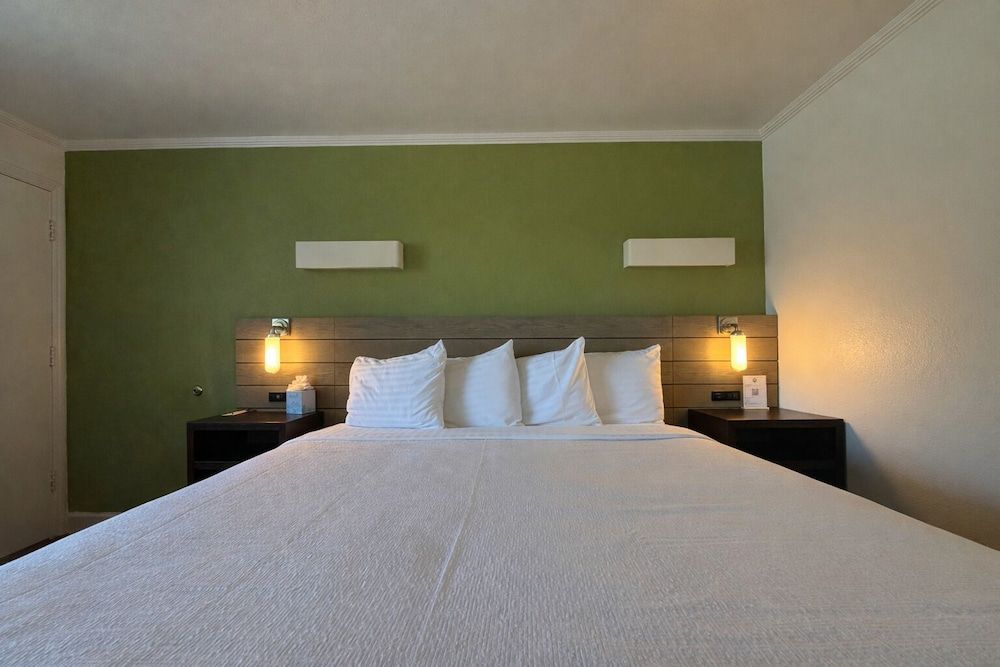 Fisherman's Cove Inn Classic Room, 1 King Bed, Non Smoking