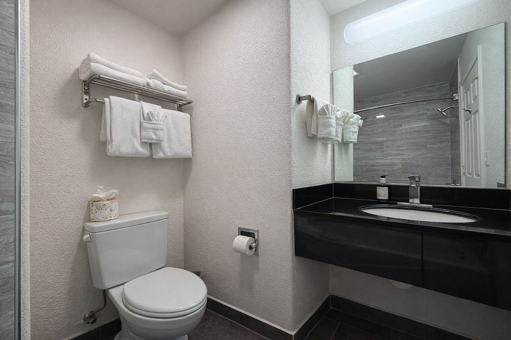 Fisherman's Cove Inn Classic Room, 1 King Bed, Non Smoking 5