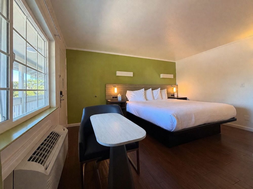 Fisherman's Cove Inn Classic Room, 1 King Bed, Non Smoking 2