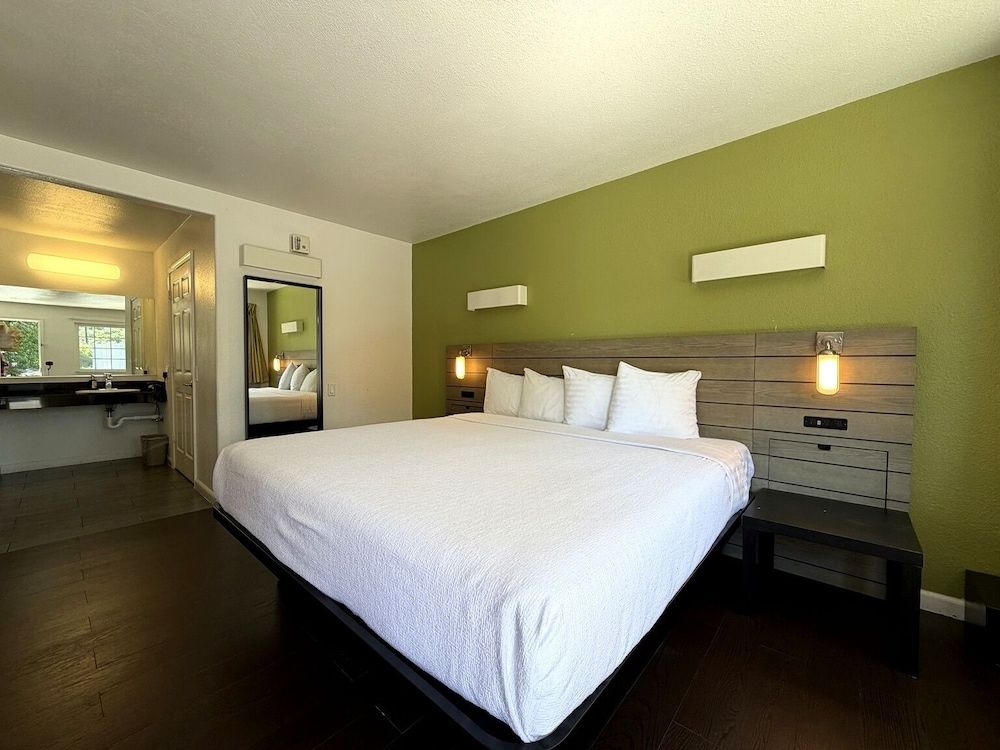 undefined Fisherman's Cove Inn 8