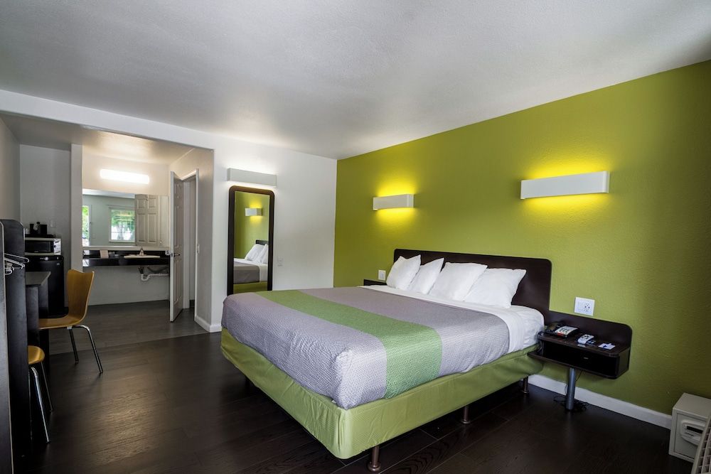 Standard Room, 1 King Bed, Mobility Accessible, Non Smoking