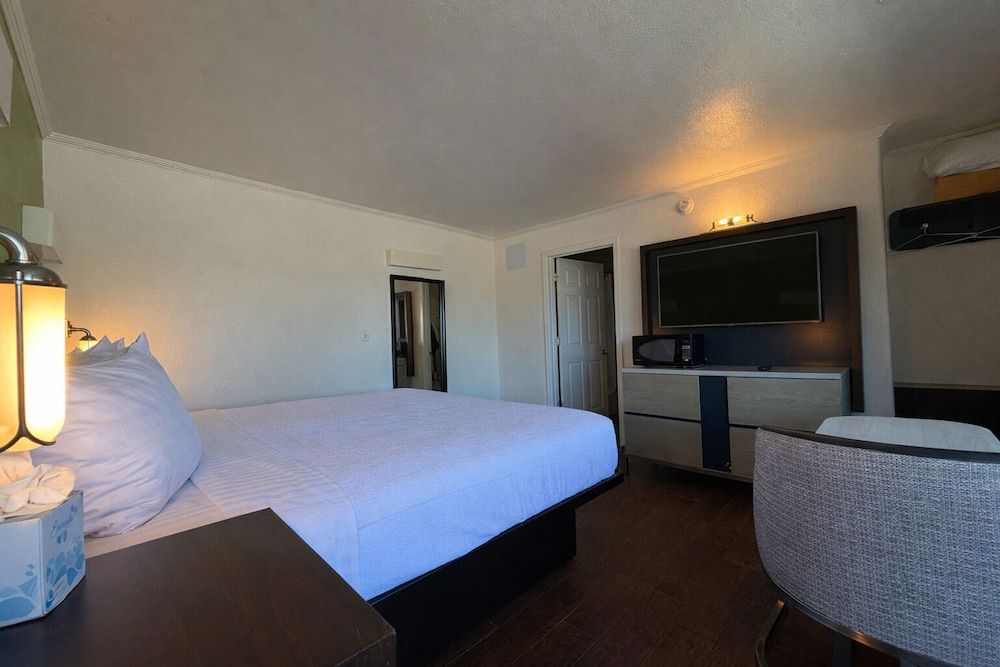 Fisherman's Cove Inn Classic Room, 1 King Bed, Non Smoking 3