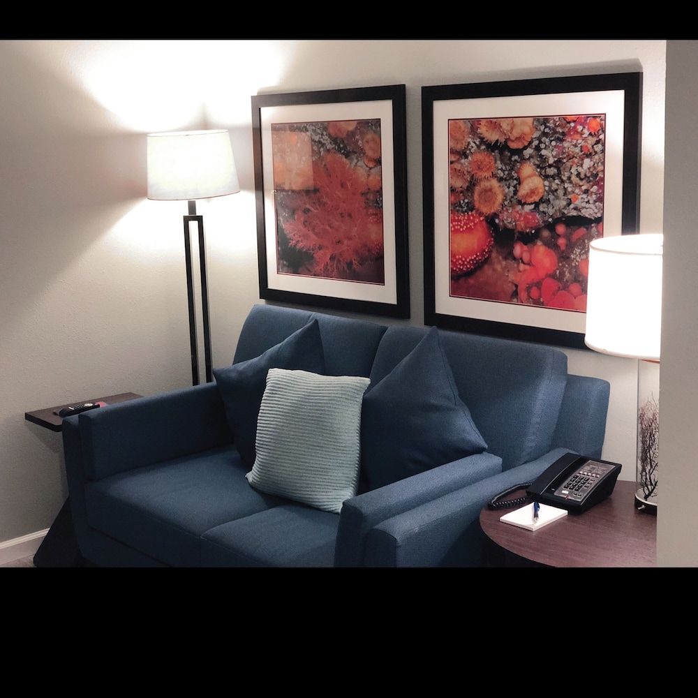 Mariposa Inn & Suites