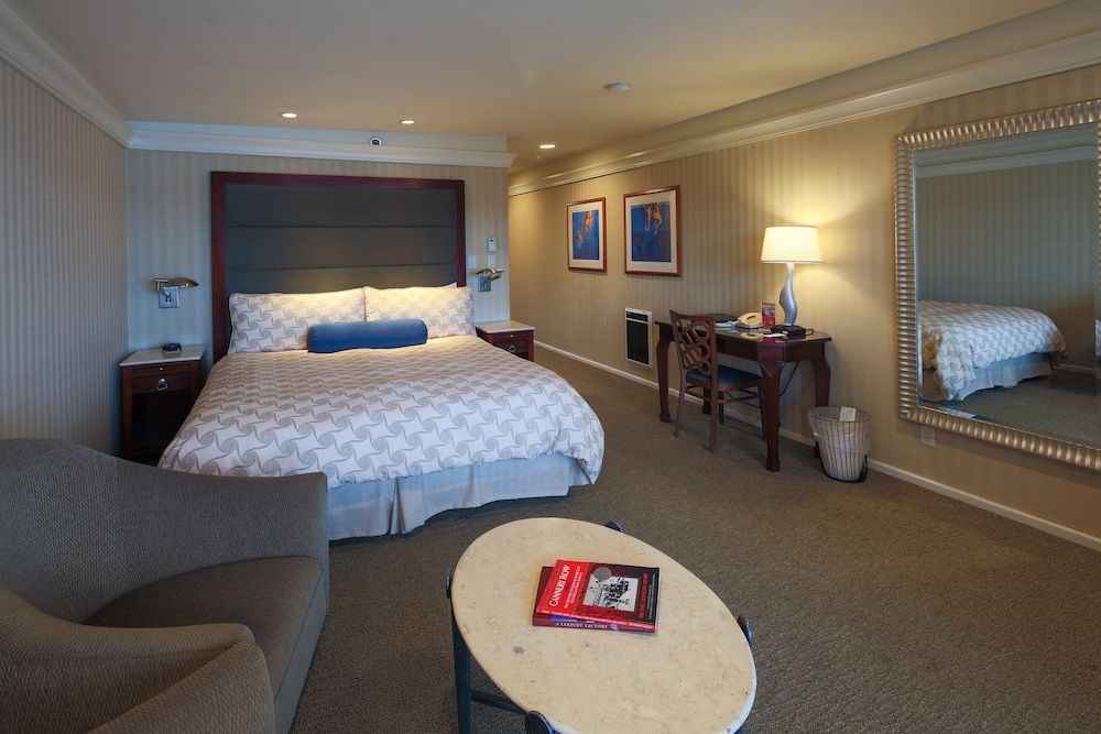 undefined Monterey Bay Inn 5