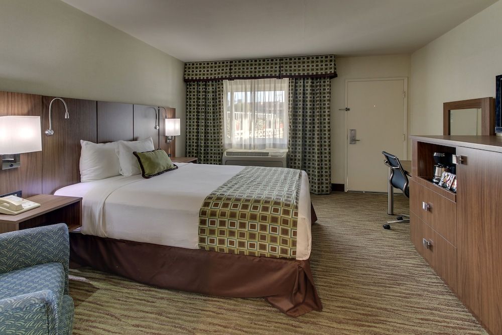 undefined The Stevenson Monterey 2