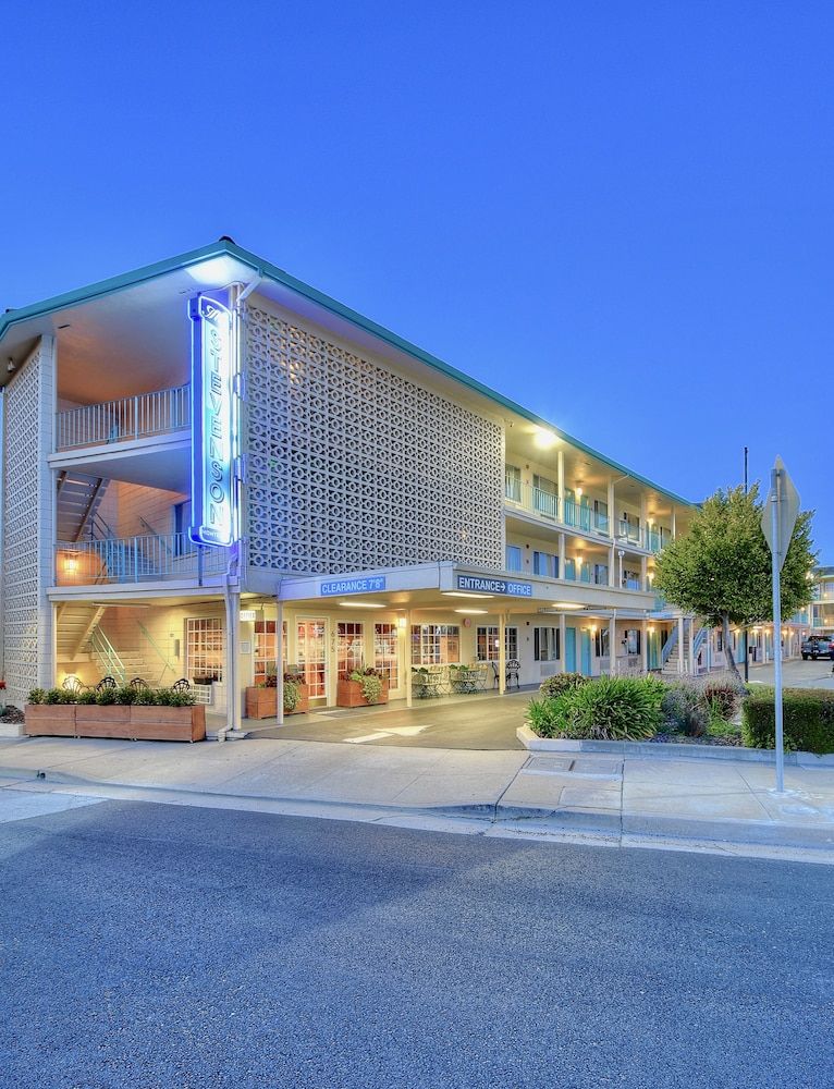 undefined The Stevenson Monterey 2