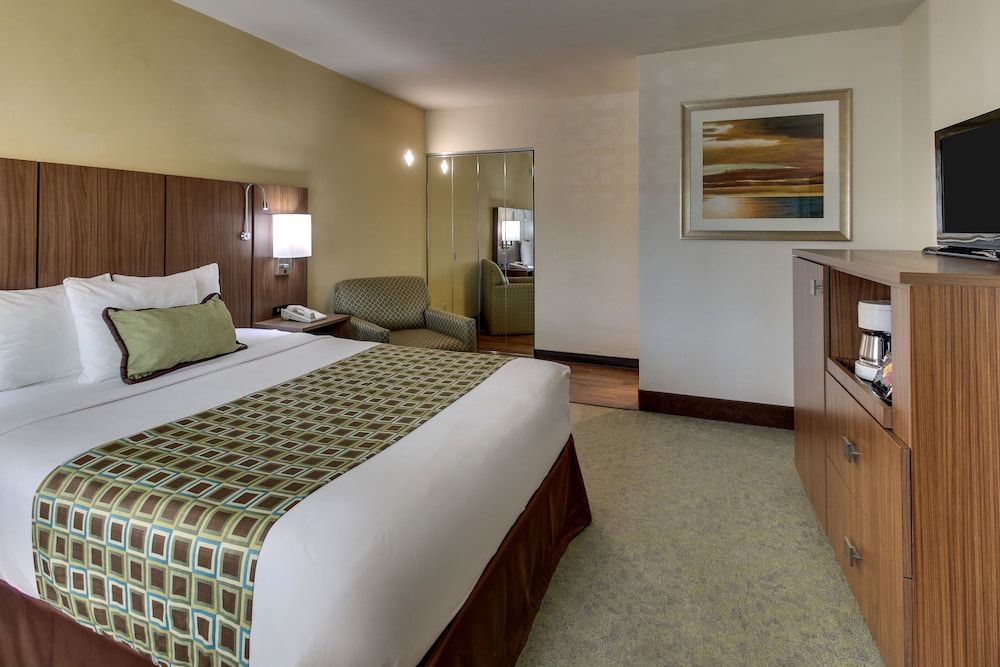 The Stevenson Monterey Junior Single Room, 1 Queen Bed, Non Smoking, Refrigerator 3