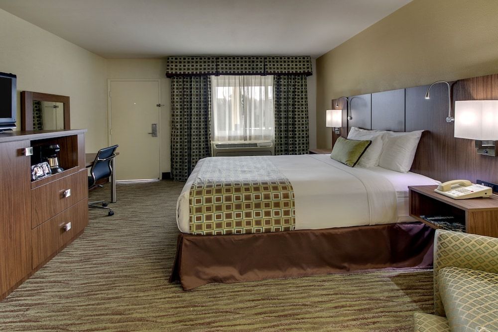 The Stevenson Monterey Junior Single Room, 1 Queen Bed, Non Smoking, Refrigerator 7