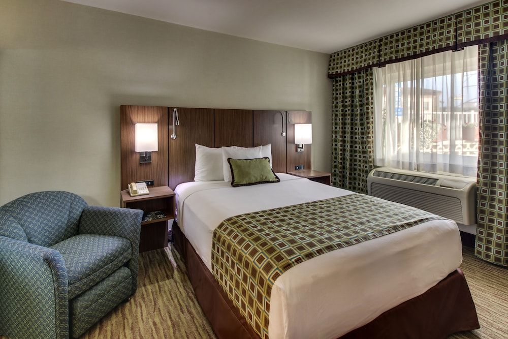 The Stevenson Monterey Junior Single Room, 1 Queen Bed, Non Smoking, Refrigerator