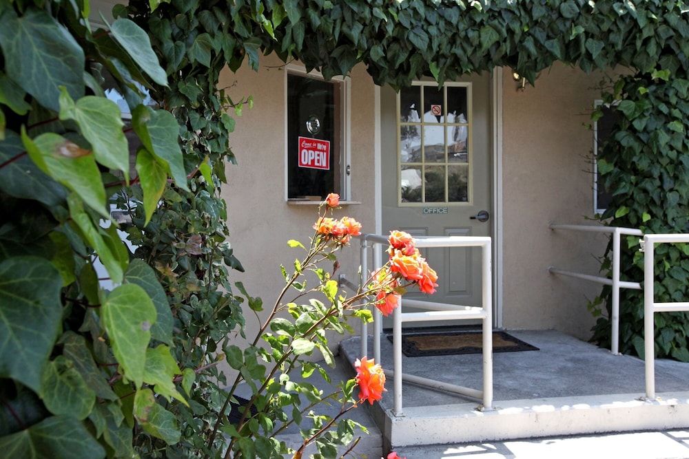 undefined Monterey Oceanside Inn 8