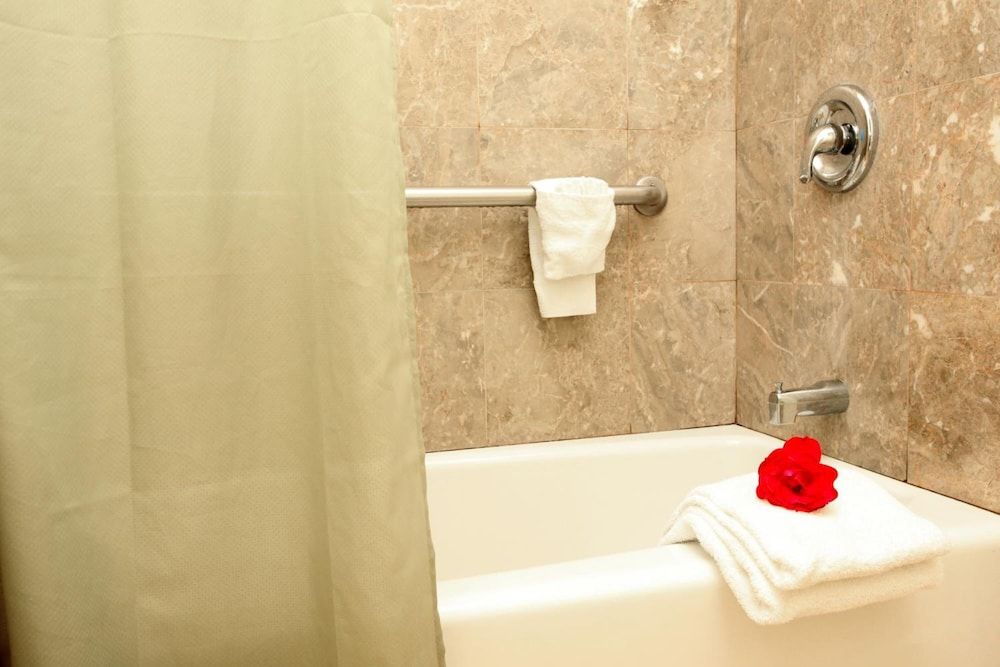 Monterey Oceanside Inn Standard Room, 1 Queen Bed 8