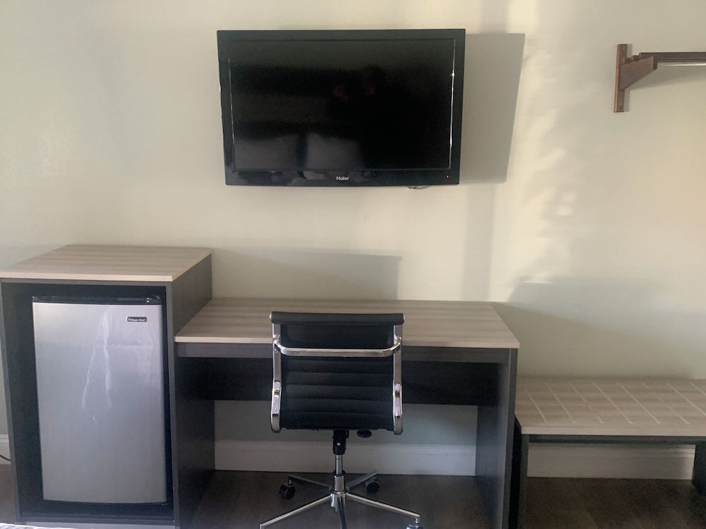 undefined Monterey Oceanside Inn 9