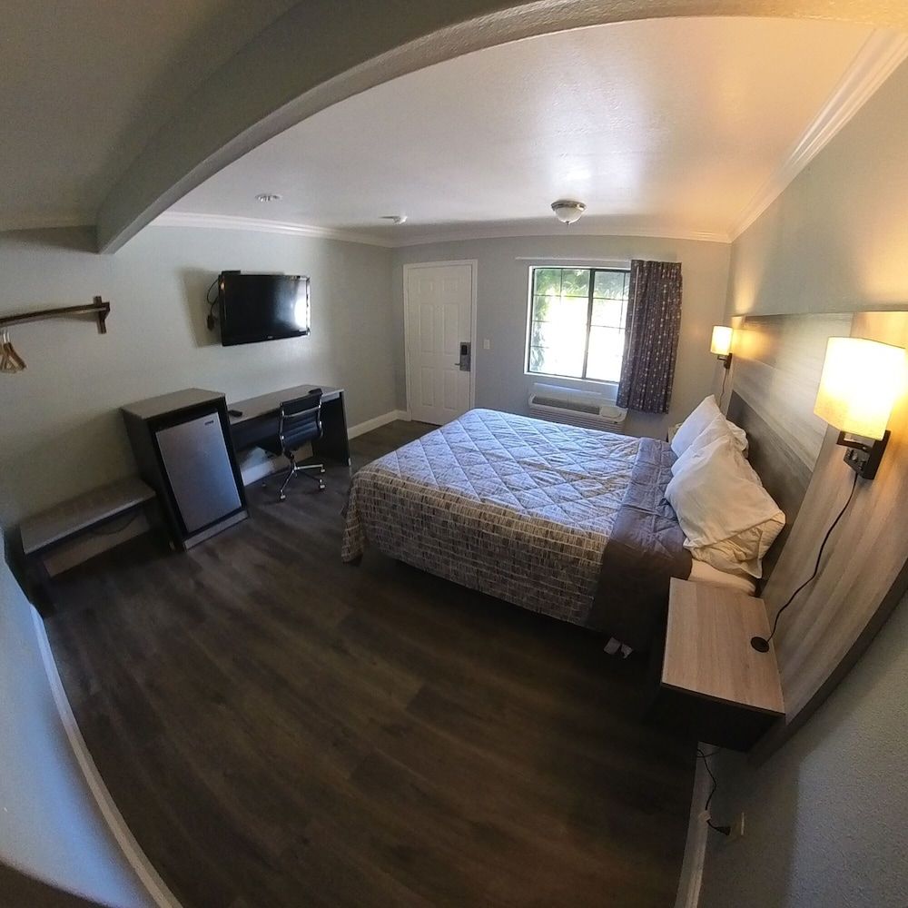 Monterey Oceanside Inn Standard Room, 1 Queen Bed 5