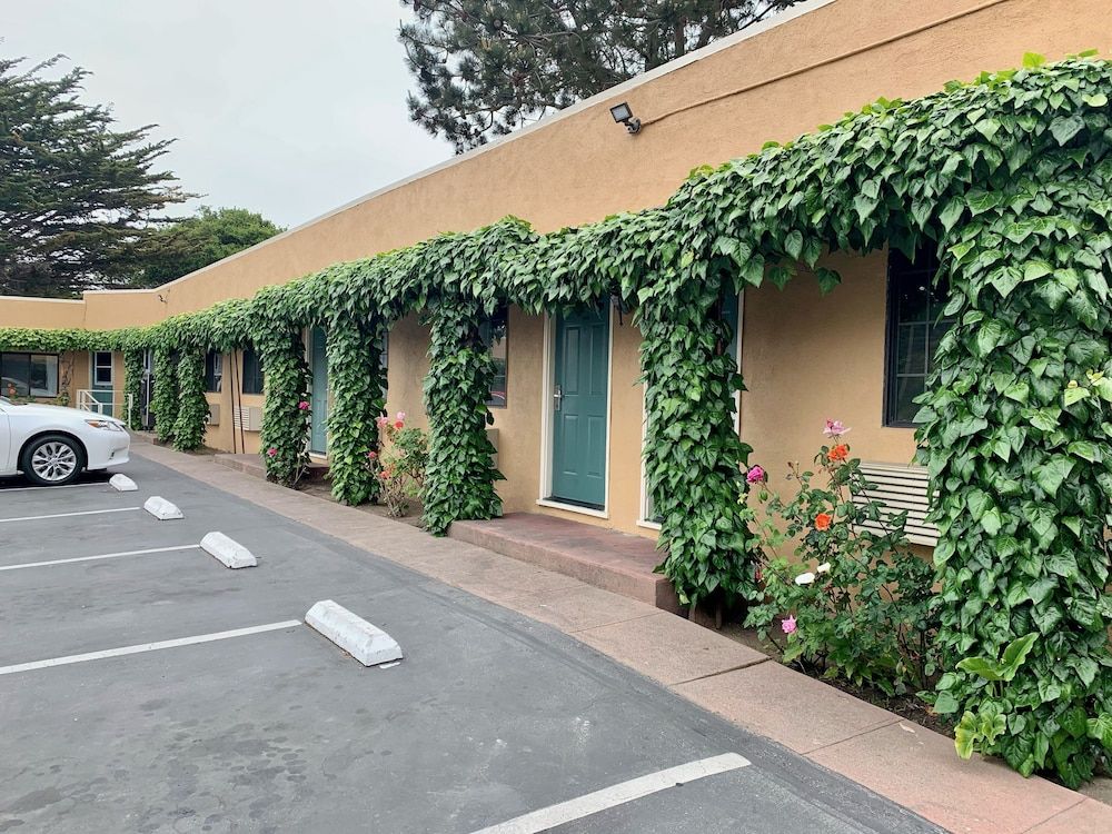 undefined Monterey Oceanside Inn 2