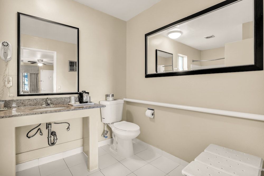 undefined Scottish Fairway Inn 9