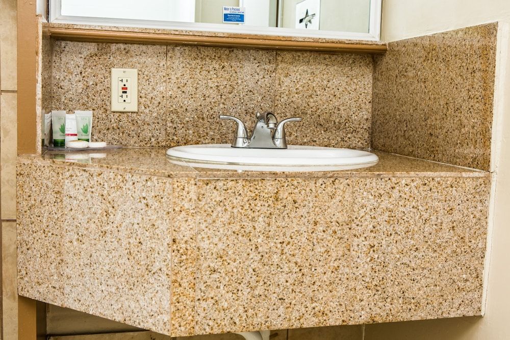 Pelican Inn Monterey Standard Room, 1 King Bed 19